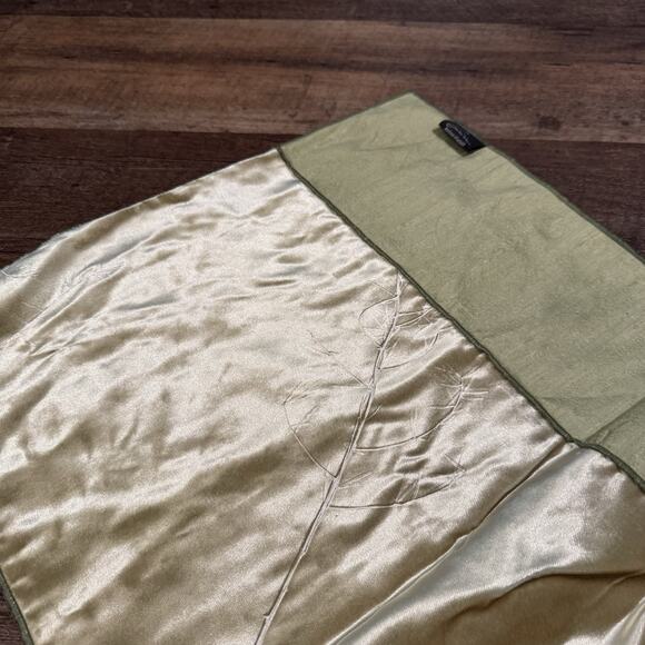 Aviva Stanoff Table Runner Pressed Botanicals Patchwork Autumn 90"x14.5" - Picture 5 of 9